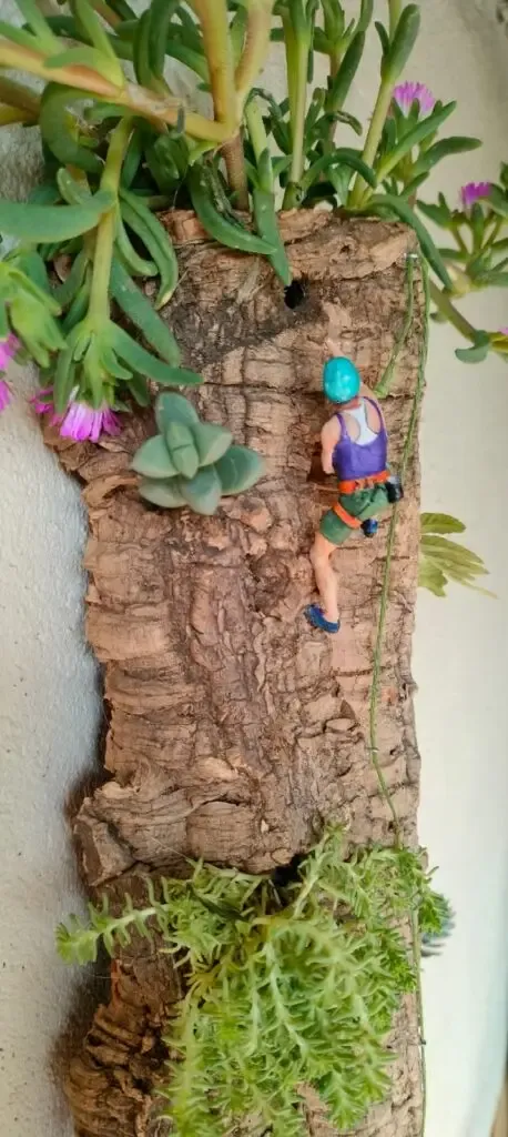 Figurine de grimpeur imprimée en 3D, vue de dos