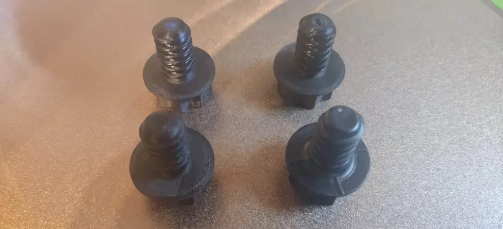 Pieds de fauteuil imprimés en 3D, prêts à être installés