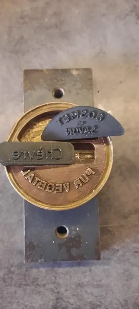 Moule de savon sur mesure pour presse artisanale, vue de profil