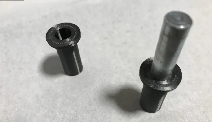 Gond de fenêtre imprimé en 3D, reproduit sur mesure pour remplacer une pièce introuvable