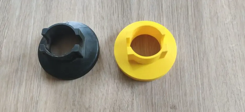 Pièce de motoculteur refabriquée en impression 3D, exemple de réparation d'outil motorisé