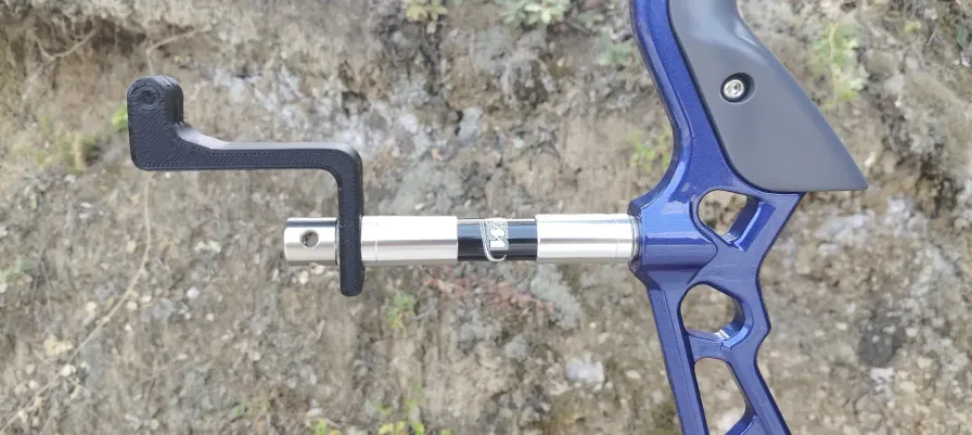 Support GoPro imprimé en 3D fixé sur un arc de tir à l'arc